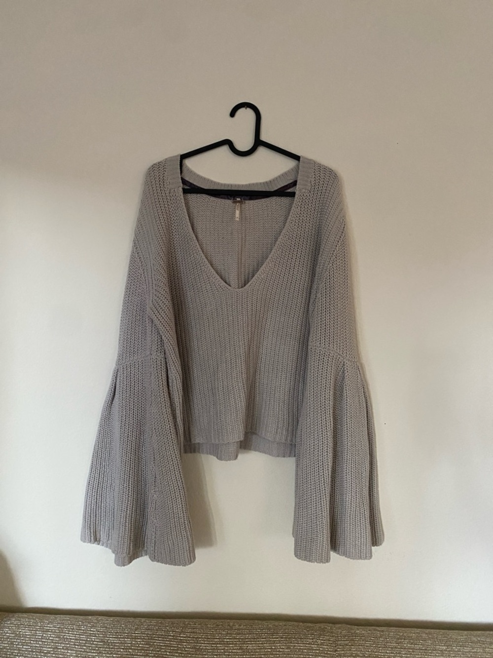 🌼 Free People Light Gray V-Neck Bell Sleeve Sweater